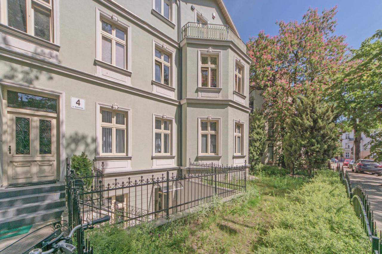 Studio Four - Prywatne Wejscie I Taras W Centrum Sopotu Bagian luar foto