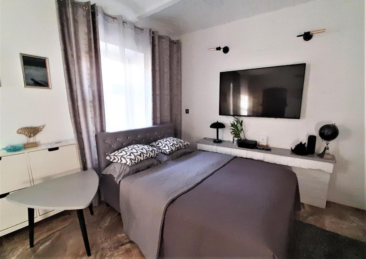 Studio Four - Prywatne Wejscie I Taras W Centrum Sopotu Bagian luar foto